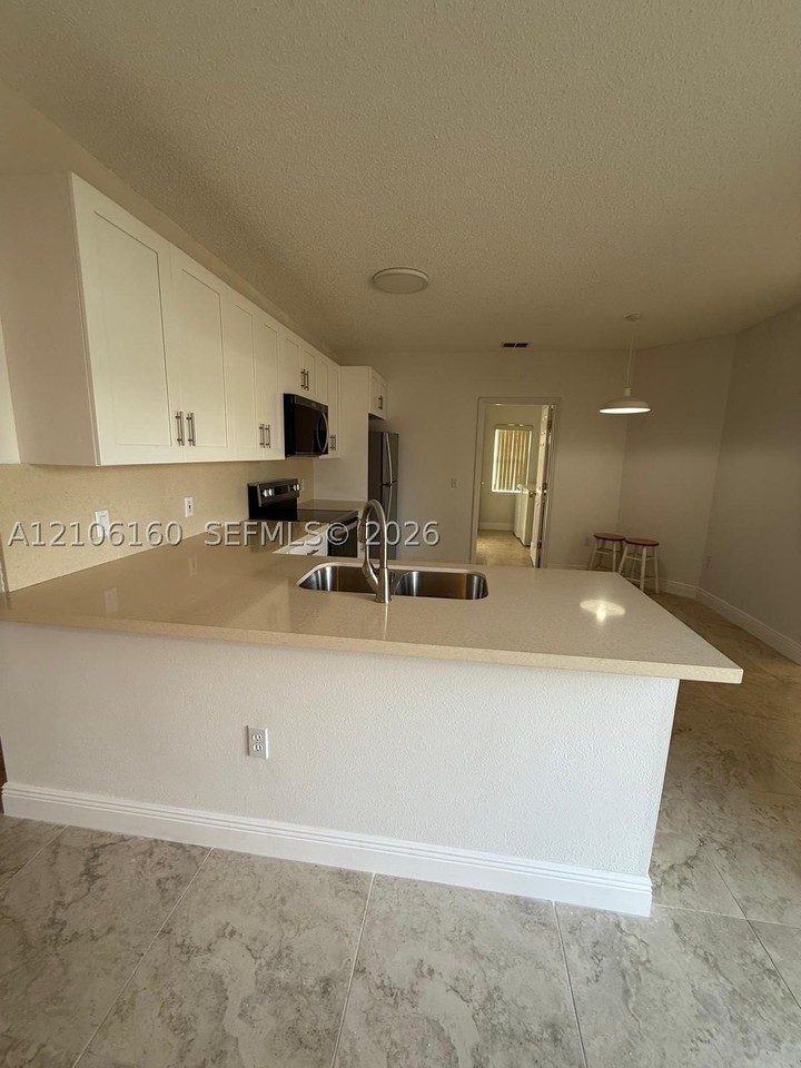 315 Edgewood Ct - Photo 2 of 12