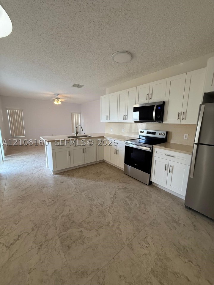 315 Edgewood Ct - Photo 3 of 12
