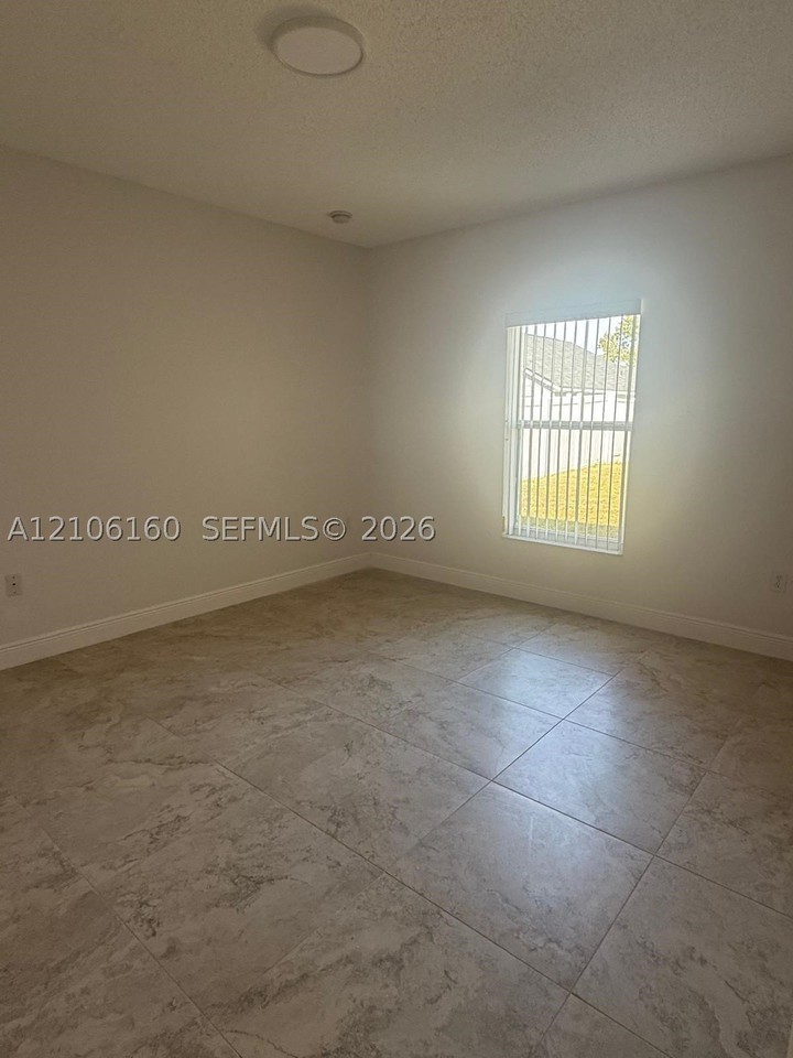 315 Edgewood Ct - Photo 5 of 12
