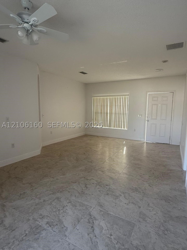 315 Edgewood Ct - Photo 6 of 12