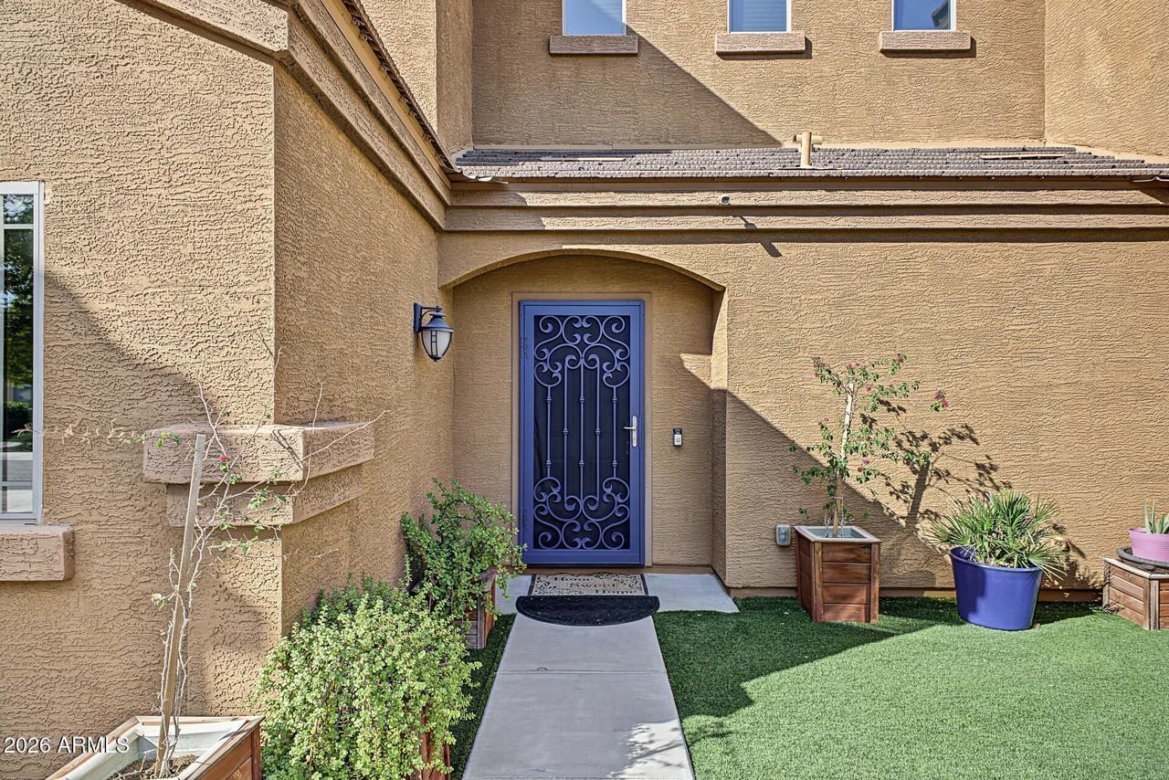 9568 W Frank Ave - Photo 7 of 42