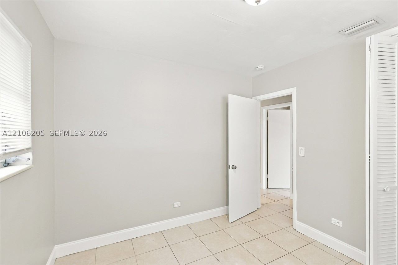6941 Sw 5th St - Photo 6 of 18