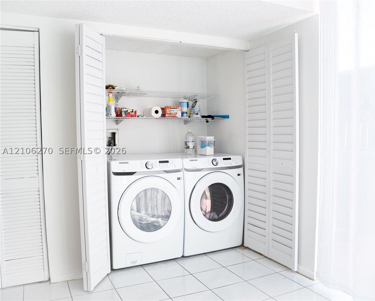2410 Ne 10th St #123 - Photo 4 of 14