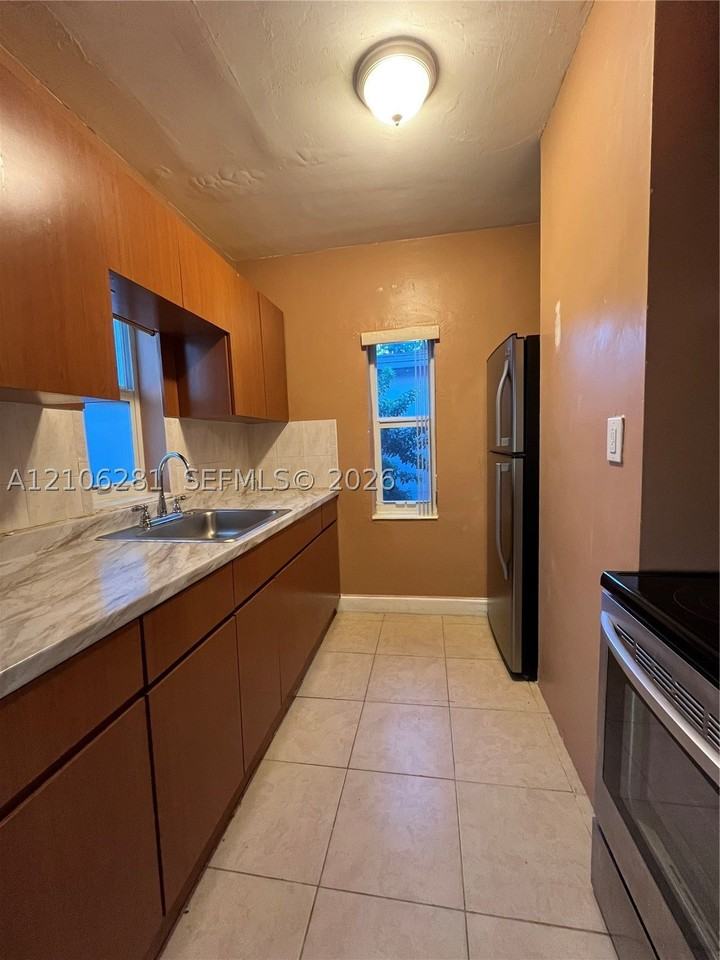 832 Sw 31st Ave #832 - Photo 2 of 6