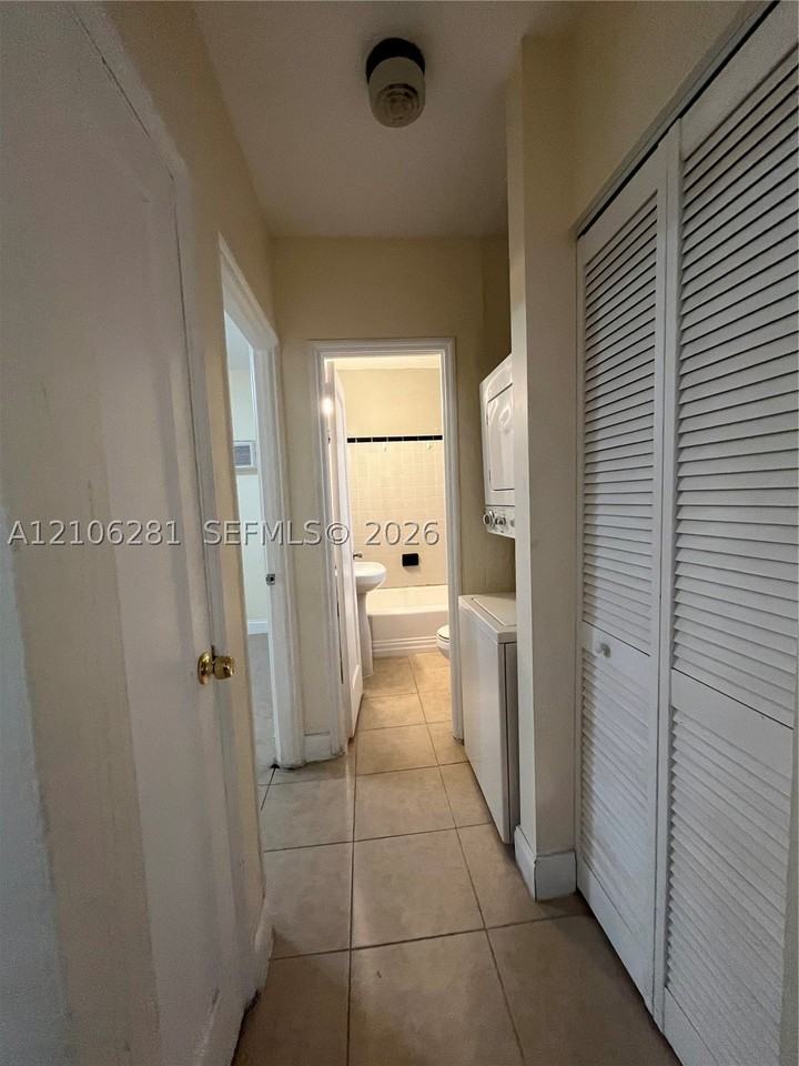 832 Sw 31st Ave #832 - Photo 4 of 6