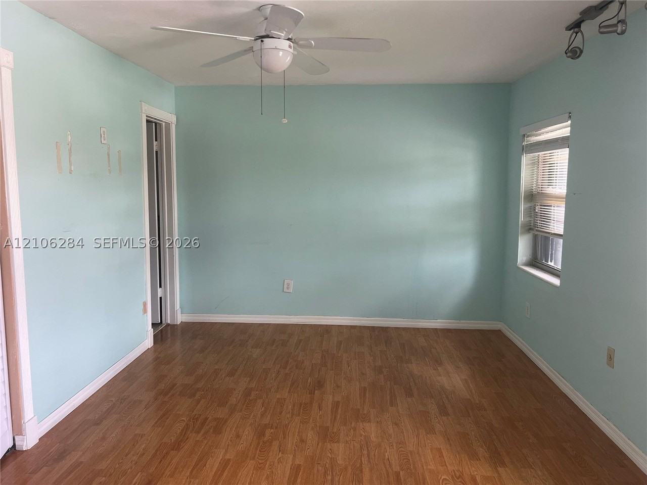 11824 Sw 123rd Ave - Photo 4 of 10