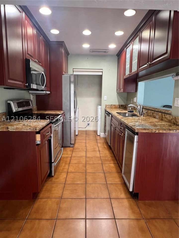 11824 Sw 123rd Ave - Photo 7 of 10
