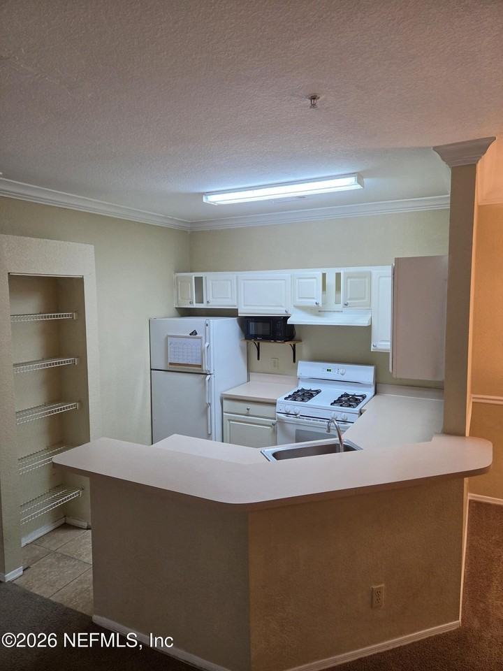 13810 Sutton Park Dr - Photo 3 of 18