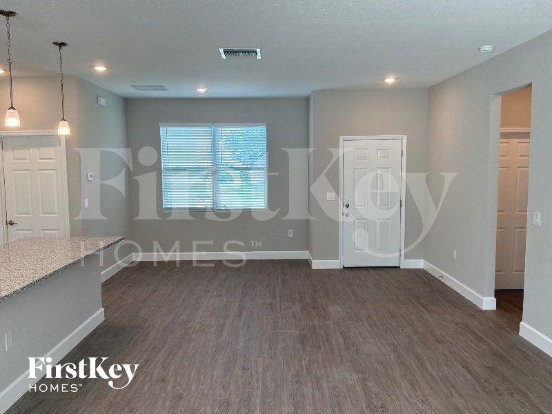 262 Titan Rd Se - Photo 2 of 12