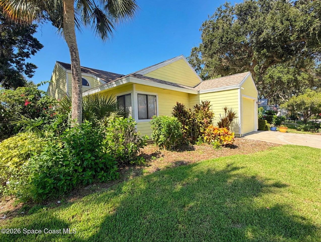9715 N Marina Dr - Photo 2 of 43