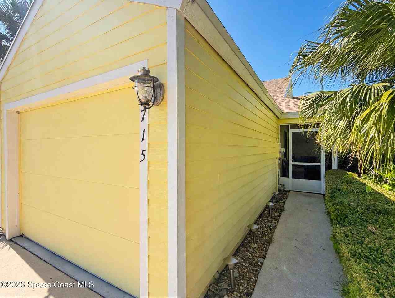 9715 N Marina Dr - Photo 3 of 43
