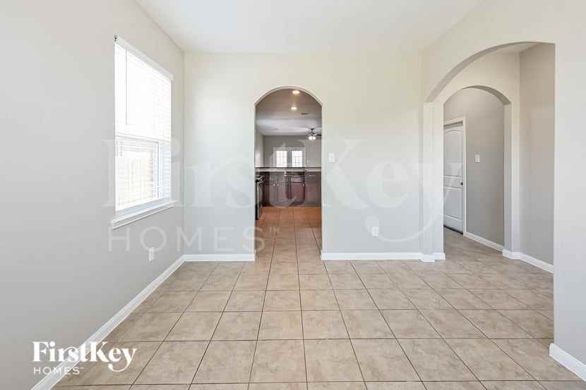 22719 Overland Bell Dr - Photo 4 of 15