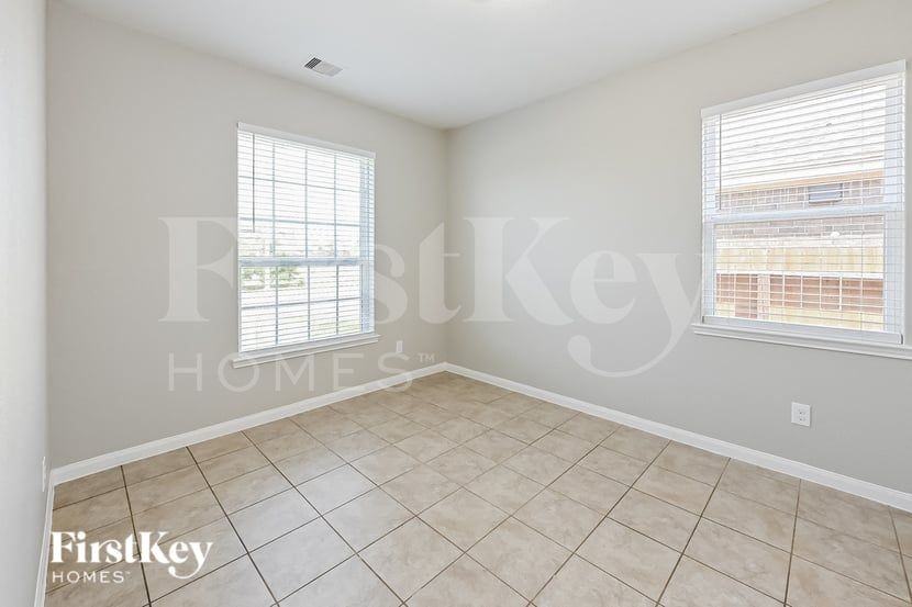 22719 Overland Bell Dr - Photo 5 of 15