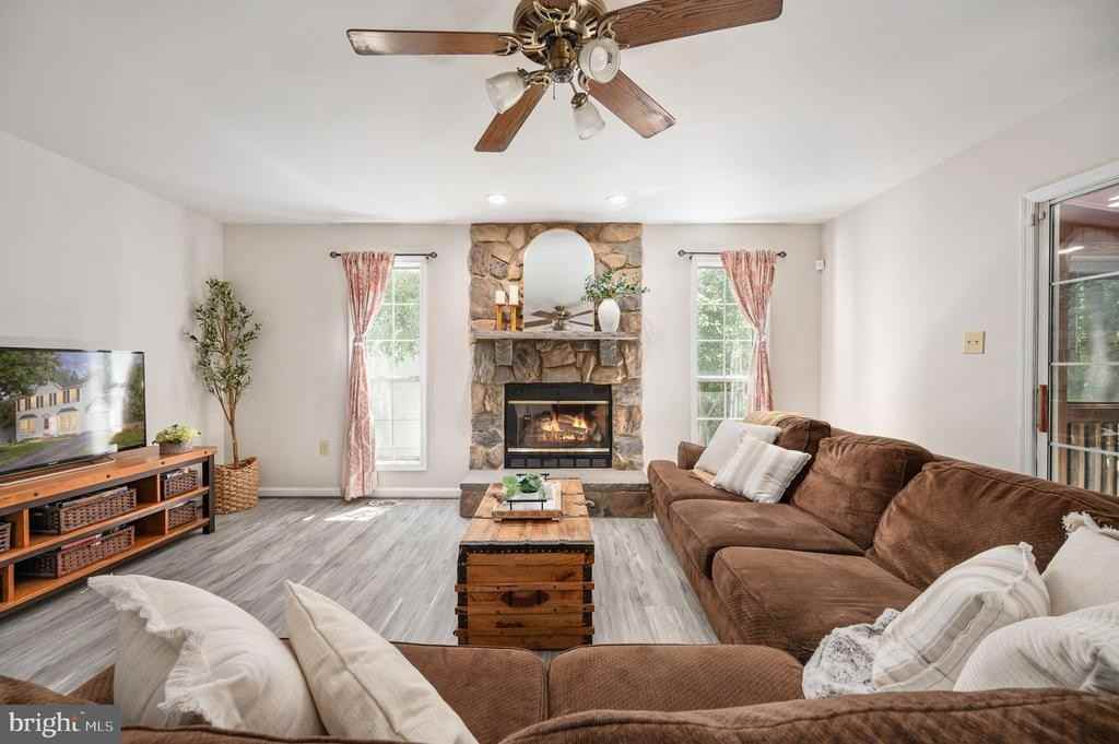 22 Tanterra Dr - Photo 7 of 43