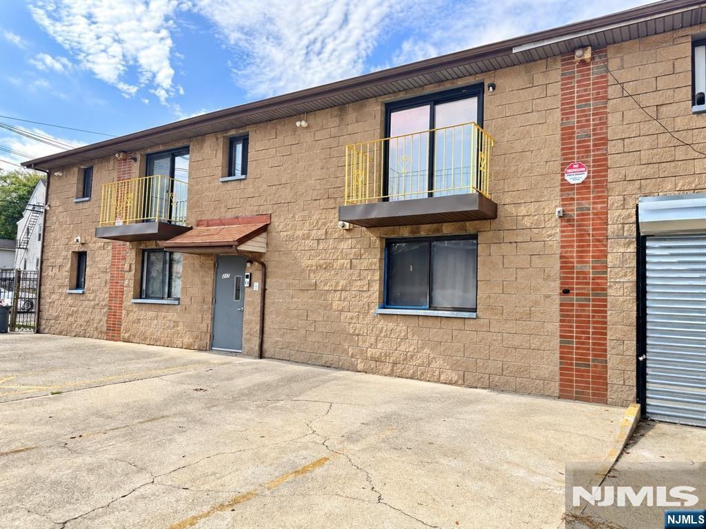 217 Park Ave - Photo 3 of 16