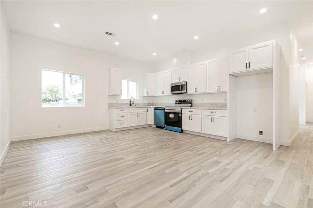 543 Glenwood Rd - Photo 3 of 14