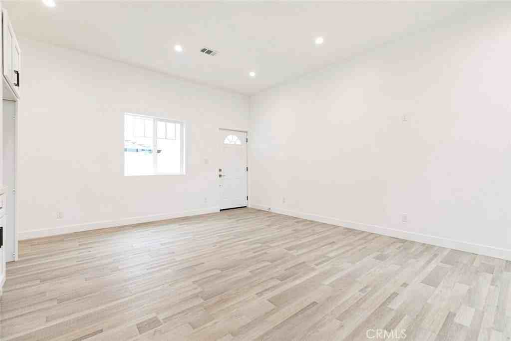 543 Glenwood Rd - Photo 6 of 14