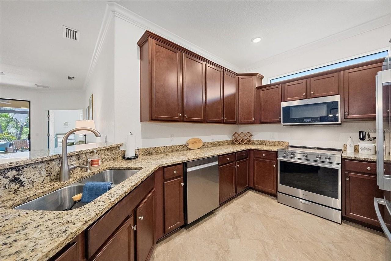 12619 Garibaldi Ln - Photo 5 of 27