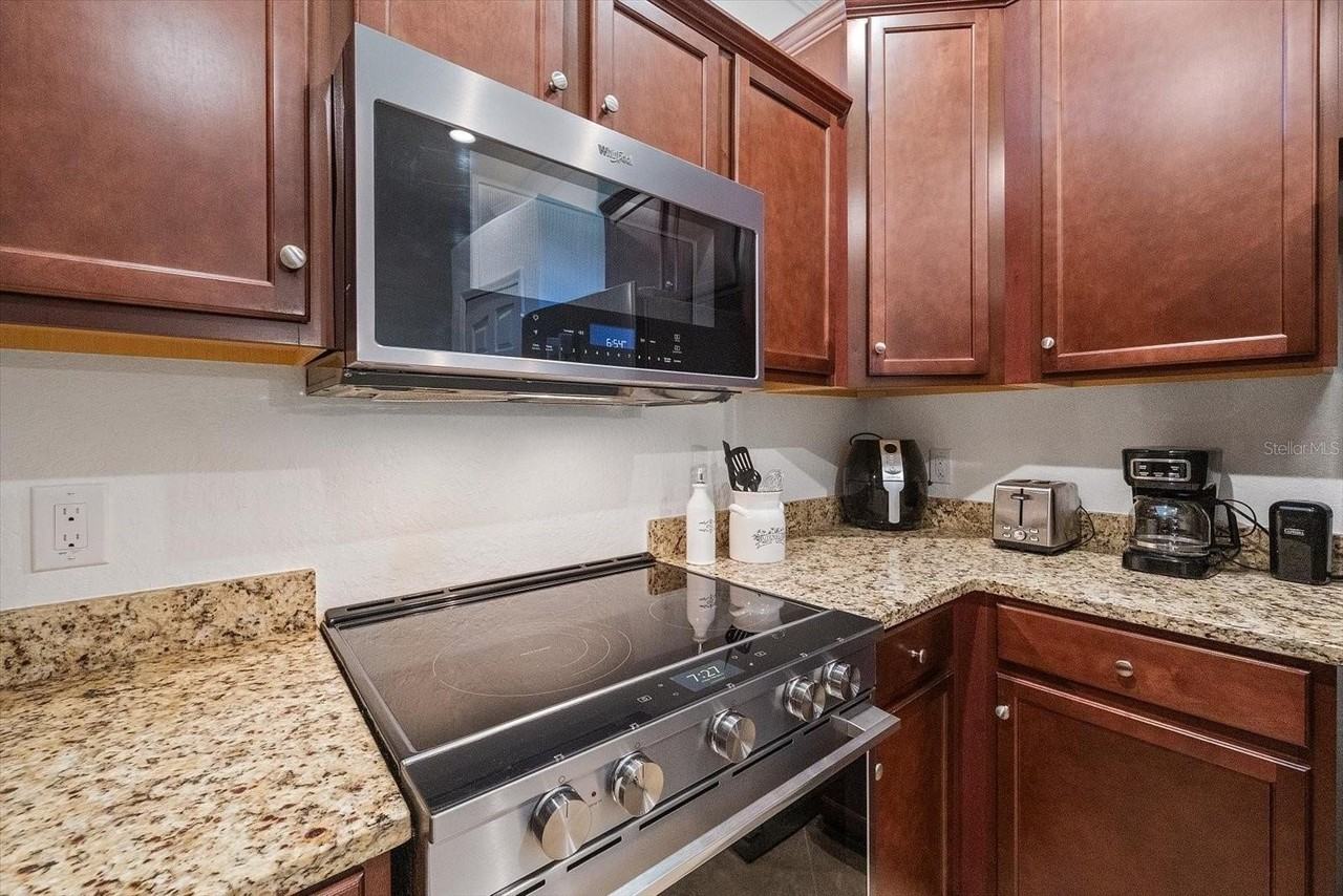 12619 Garibaldi Ln - Photo 6 of 27