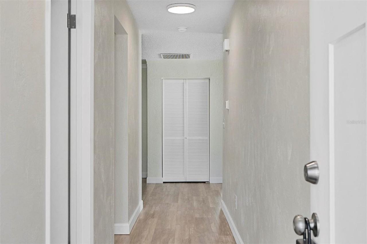 1 Chippingwood Ln - Photo 4 of 50