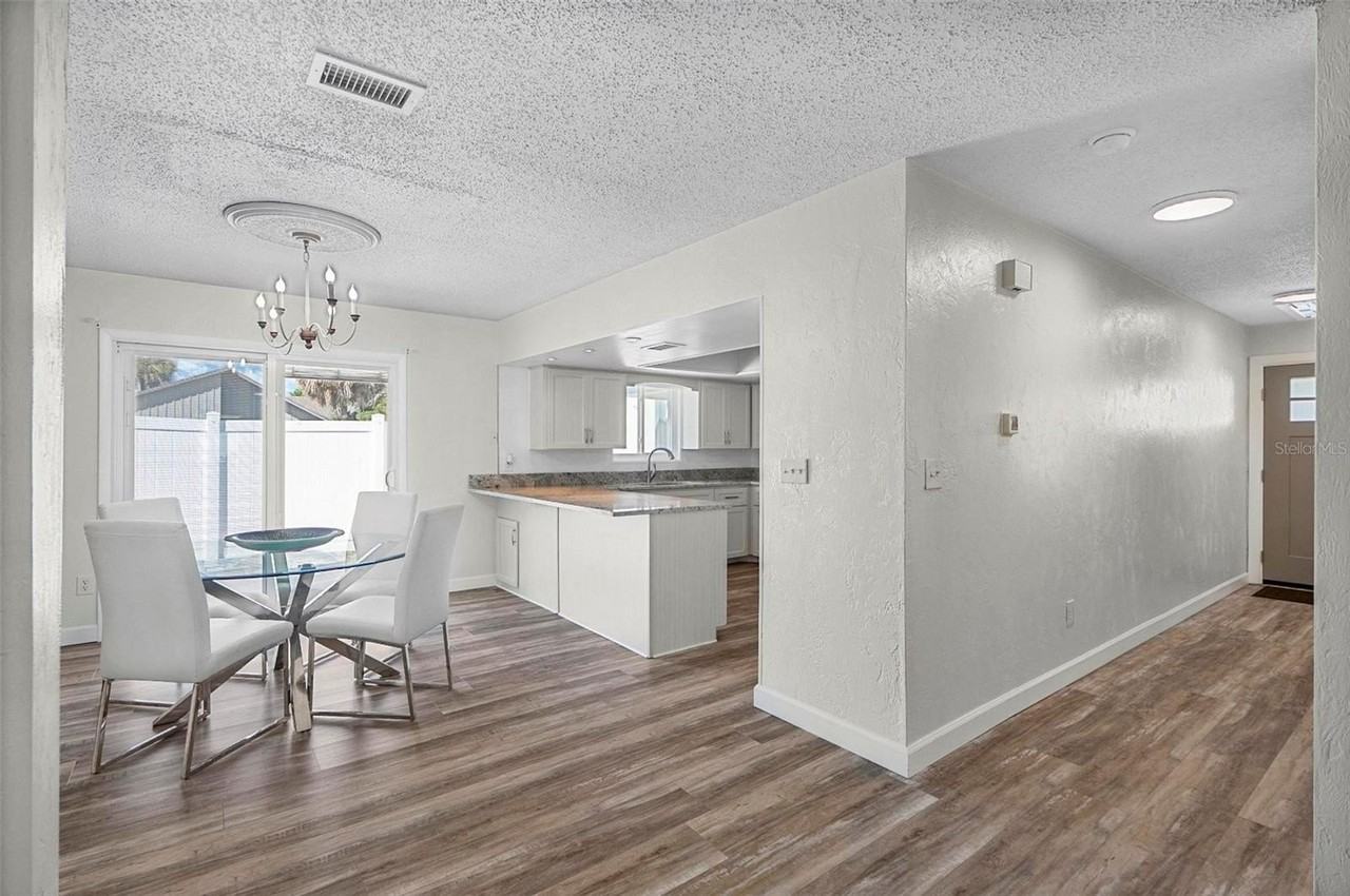 1 Chippingwood Ln - Photo 5 of 50