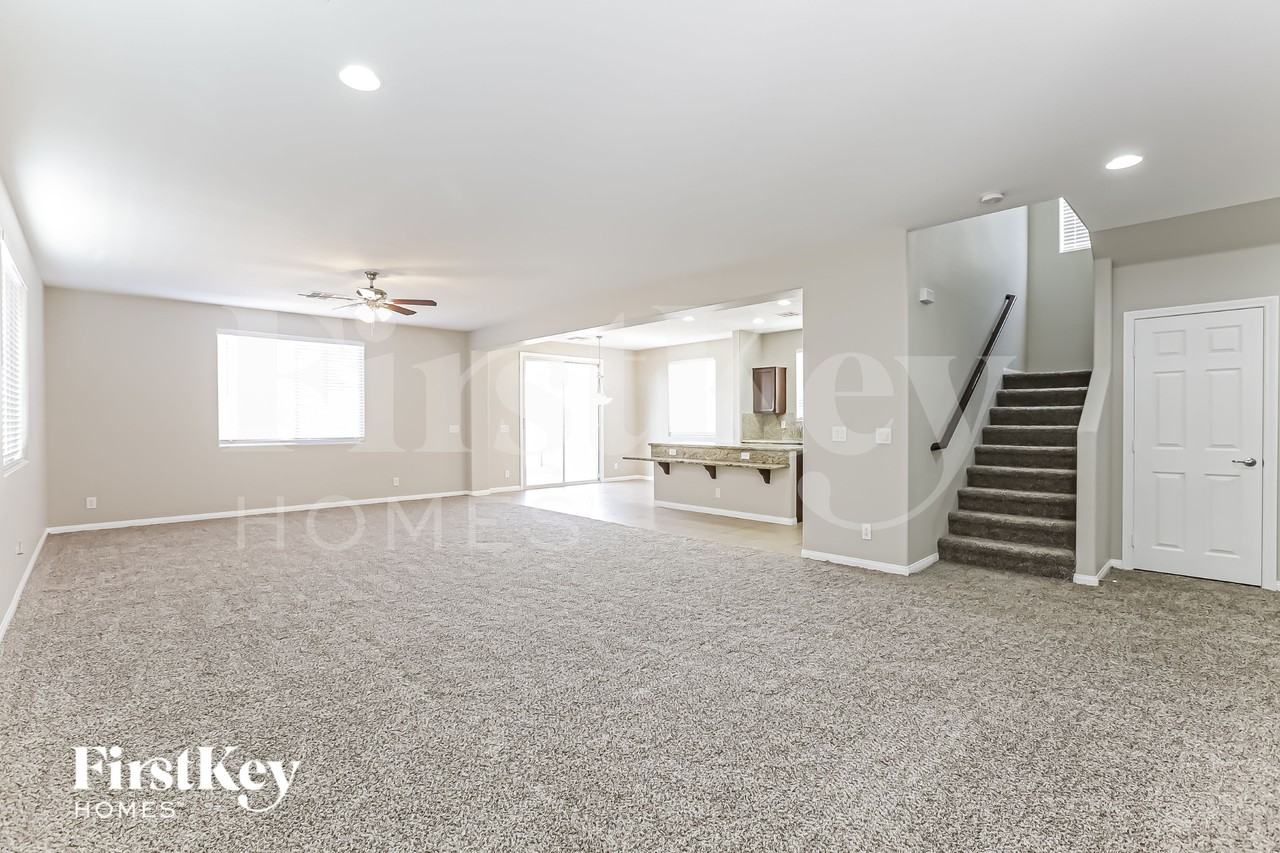 42 Augusta Course Ave - Photo 3 of 15