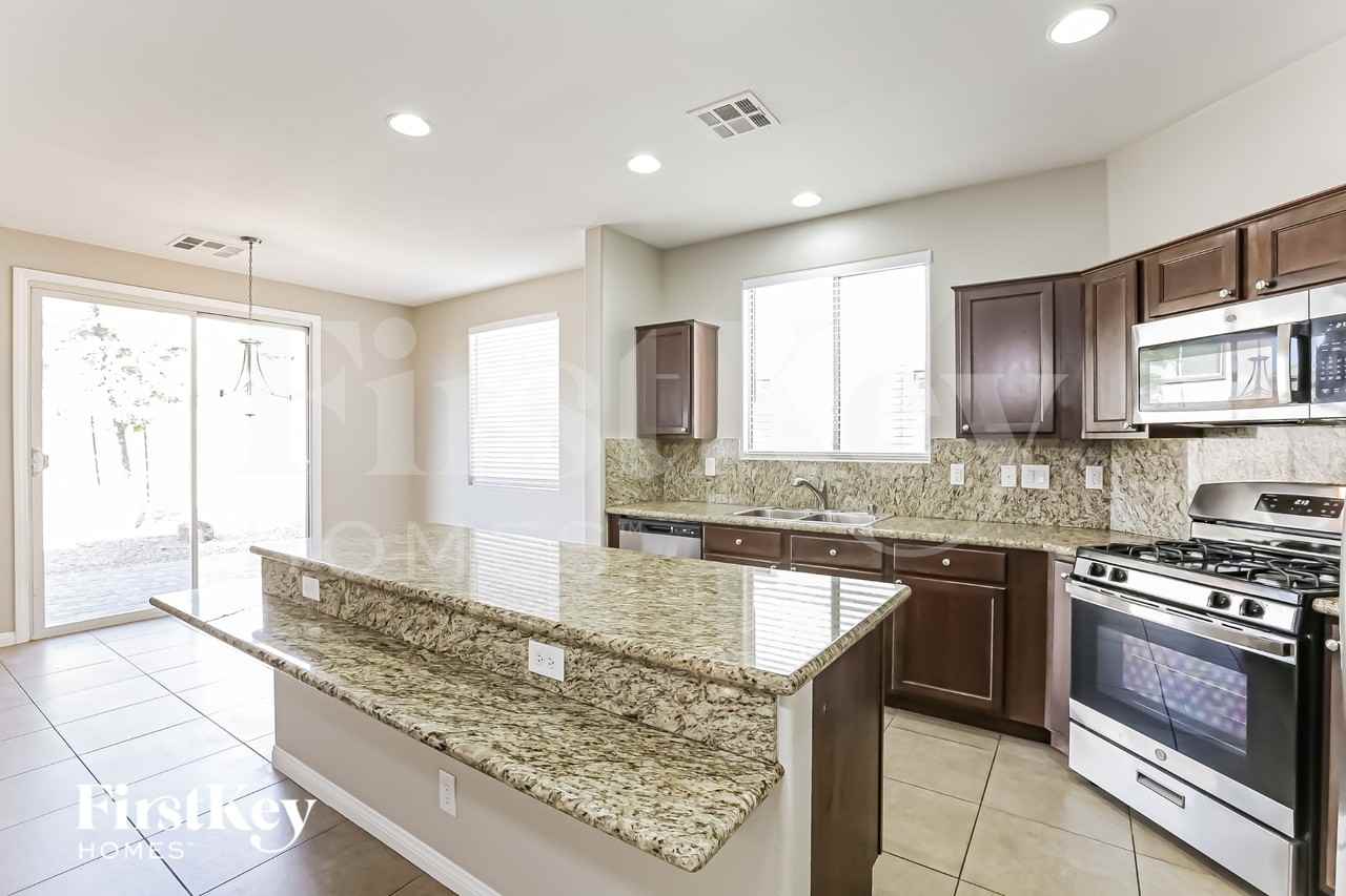 42 Augusta Course Ave - Photo 6 of 15