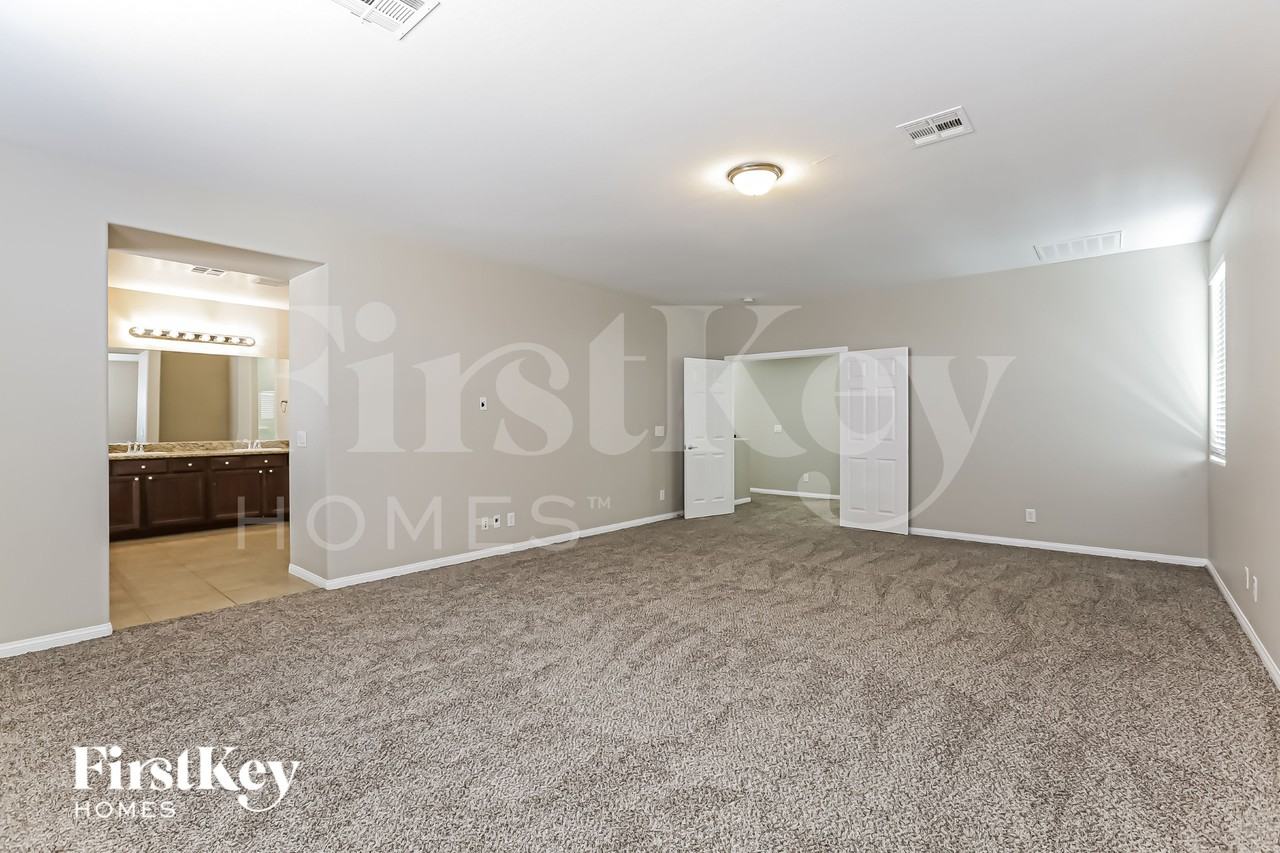 42 Augusta Course Ave - Photo 7 of 15
