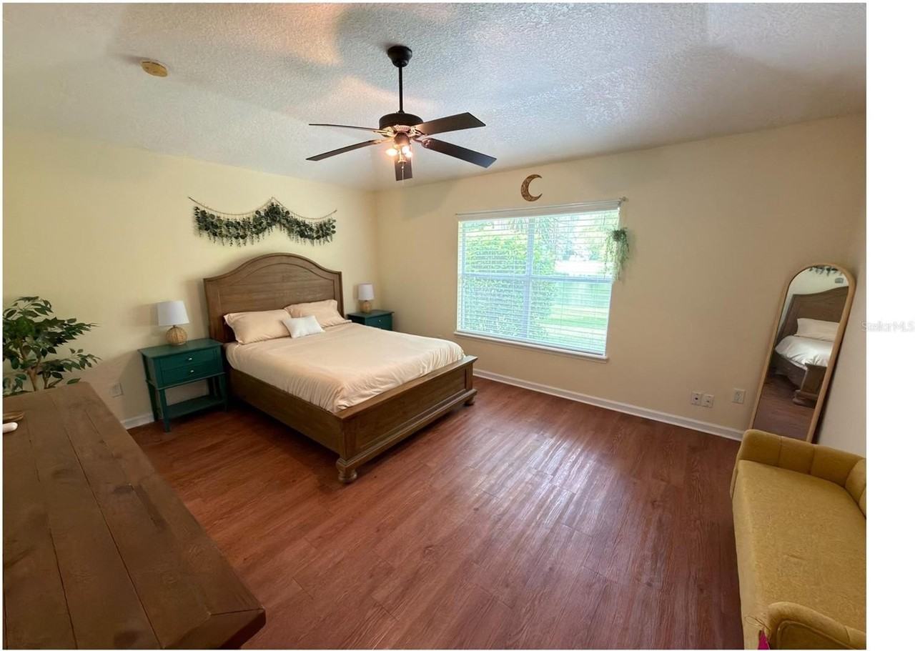 4922 Nw 81st Ave - Photo 6 of 18