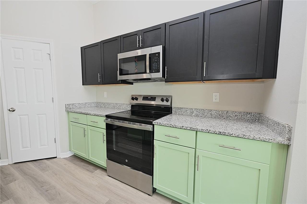 5511 Arlington River Dr - Photo 6 of 50