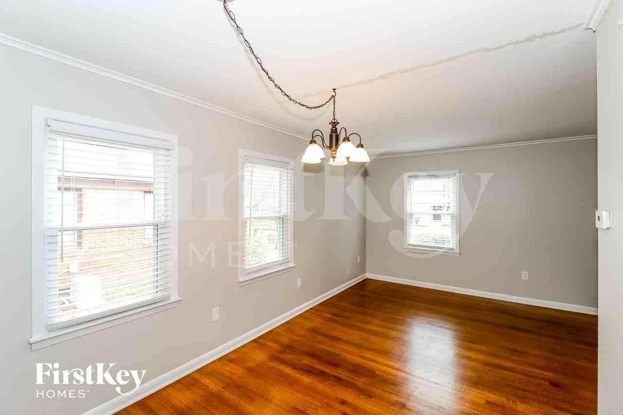561 Herzl St - Photo 6 of 14