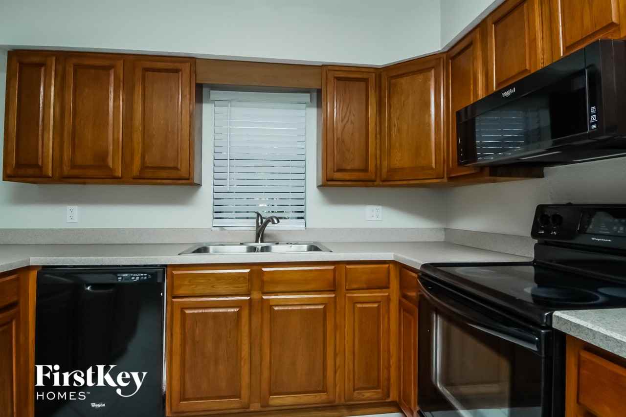 331 Tennessee Ave - Photo 7 of 15