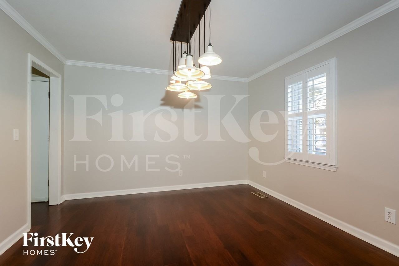 1945 Seven Pines Dr - Photo 3 of 15