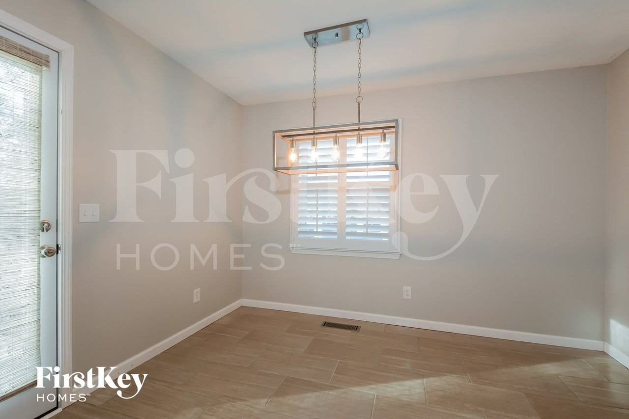1945 Seven Pines Dr - Photo 4 of 15