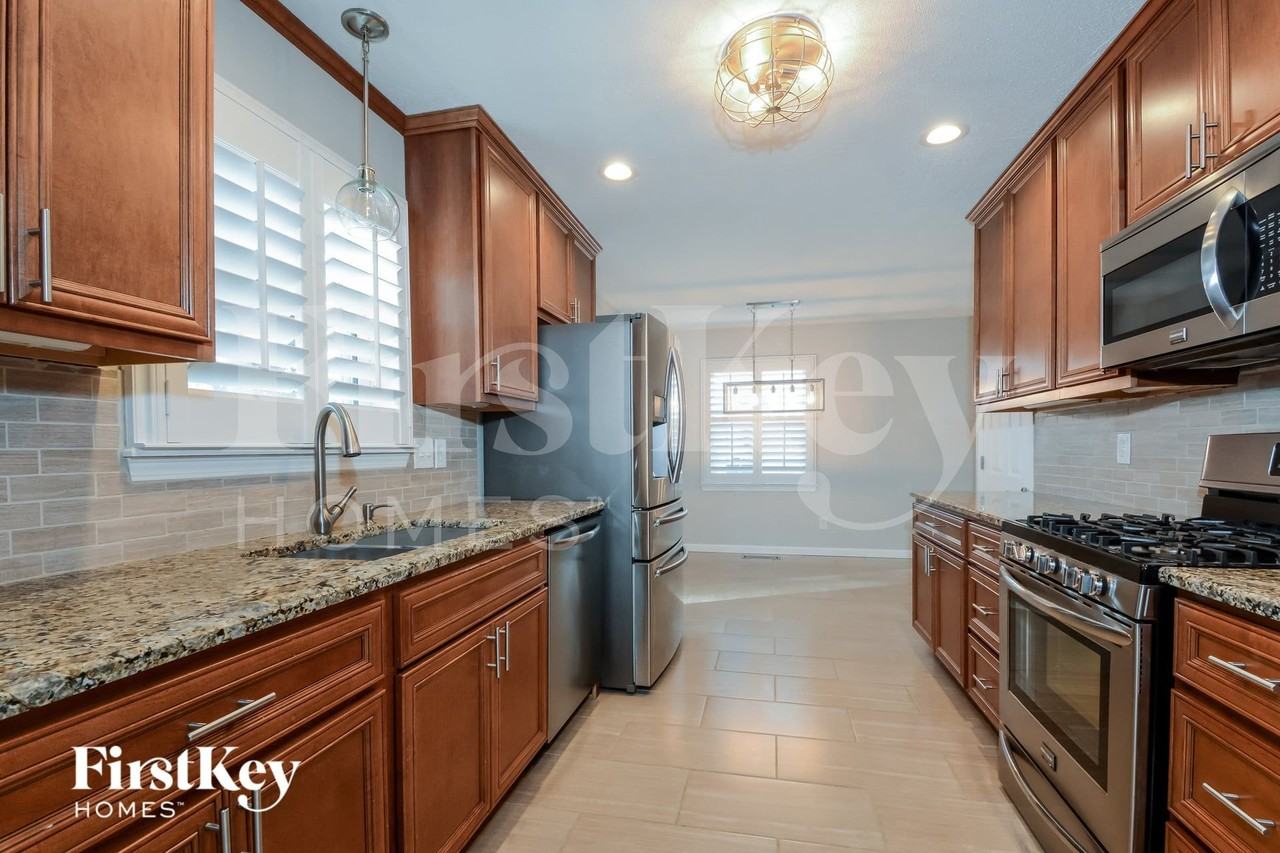 1945 Seven Pines Dr - Photo 5 of 15