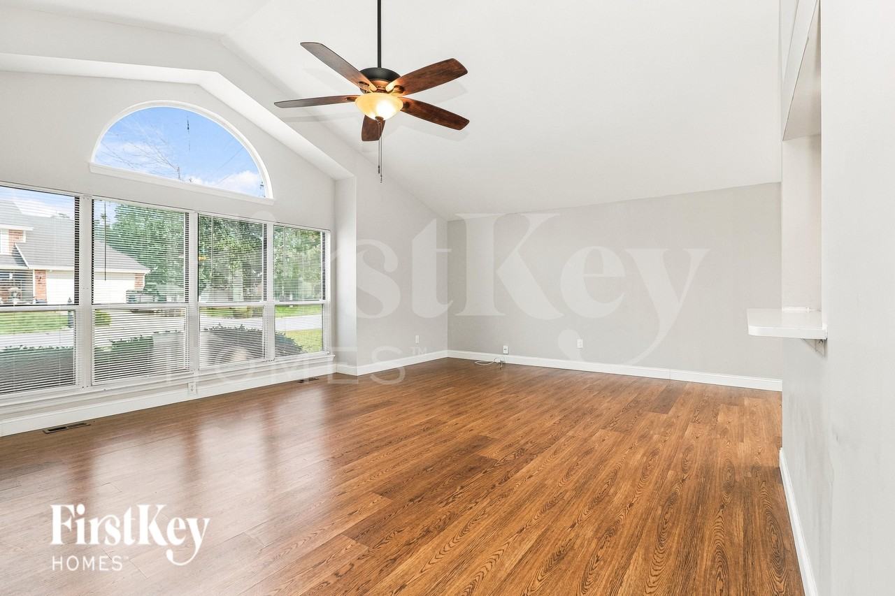 1121 Running Waters Dr - Photo 3 of 16