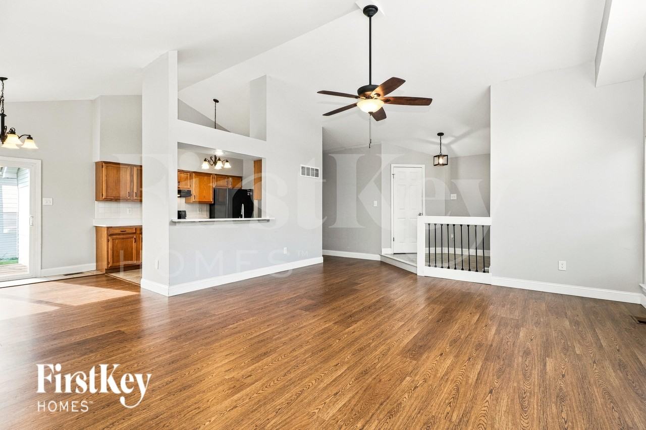1121 Running Waters Dr - Photo 4 of 16
