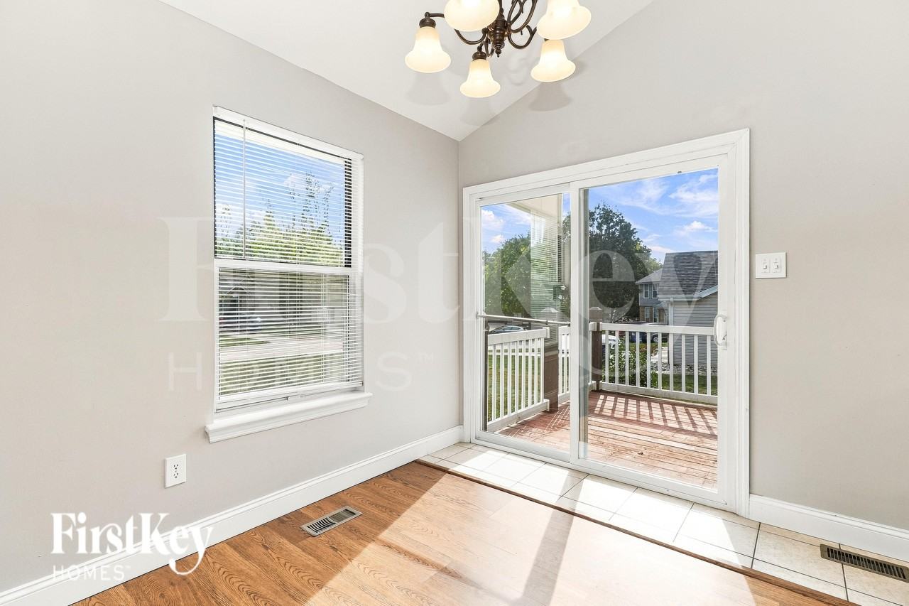 1121 Running Waters Dr - Photo 5 of 16