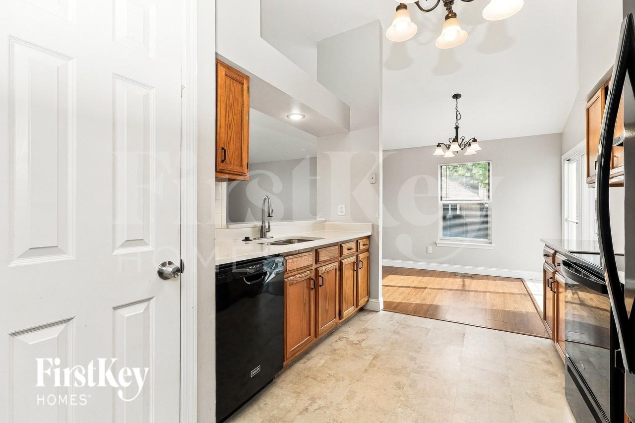 1121 Running Waters Dr - Photo 6 of 16