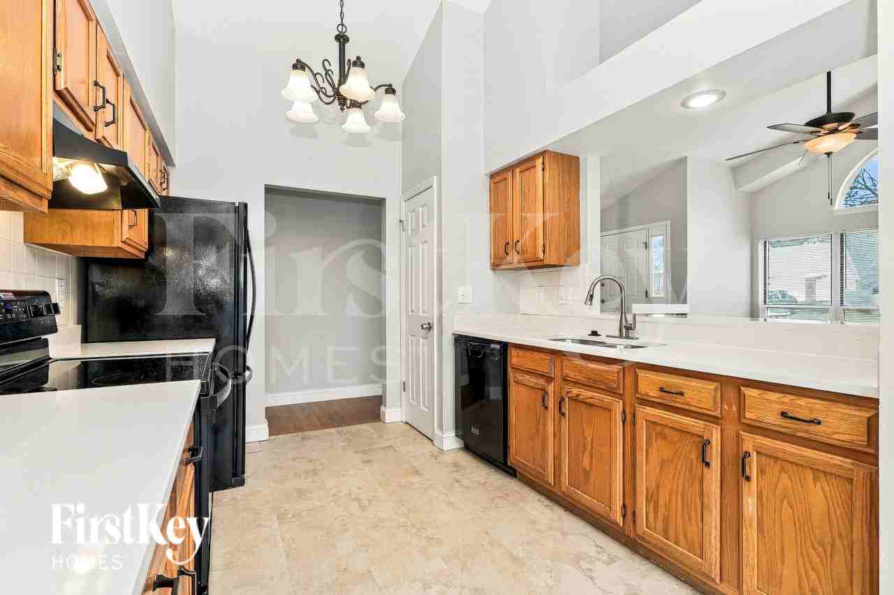 1121 Running Waters Dr - Photo 7 of 16