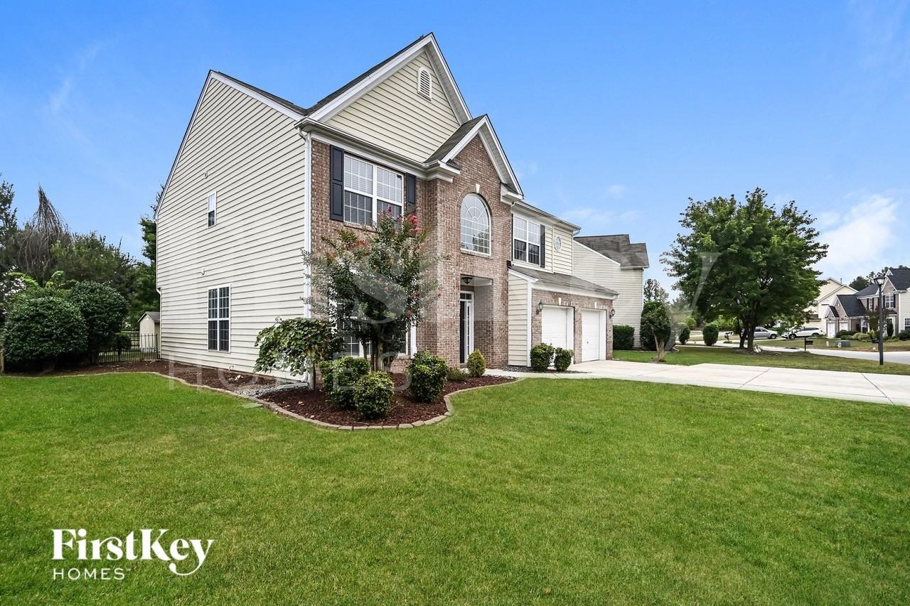 5847 Crimson Oak Ct - Photo 2 of 15