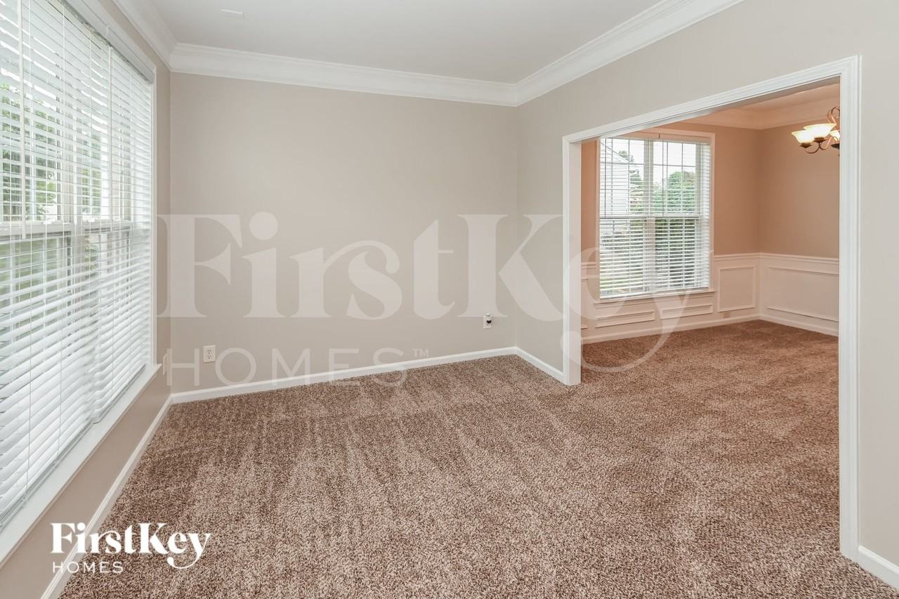5847 Crimson Oak Ct - Photo 4 of 15