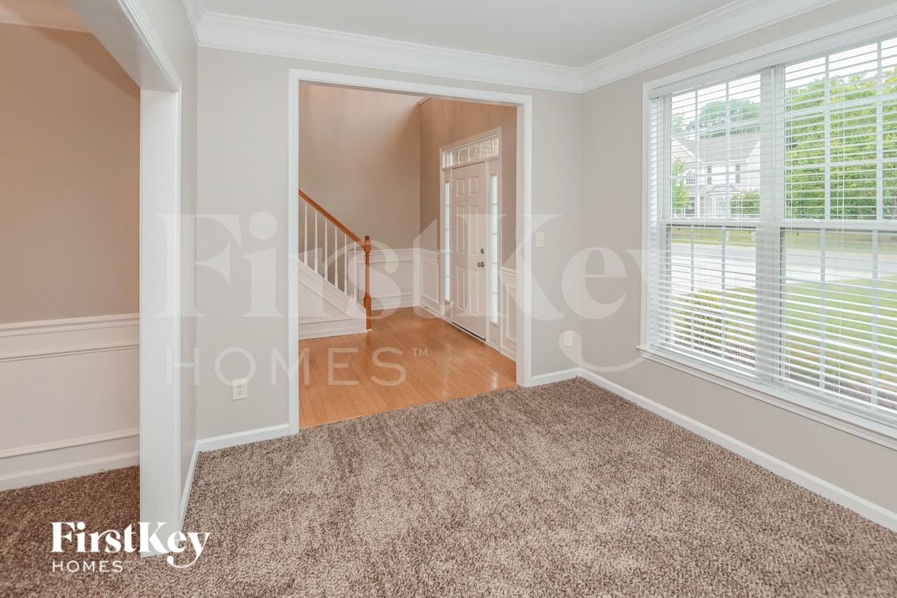 5847 Crimson Oak Ct - Photo 5 of 15