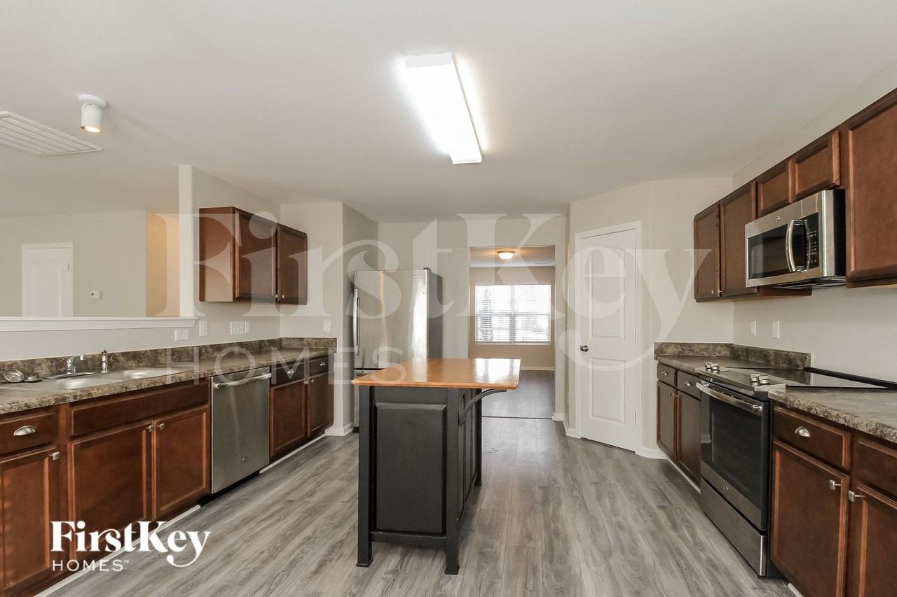 4725 Tuliptree Dr - Photo 6 of 15