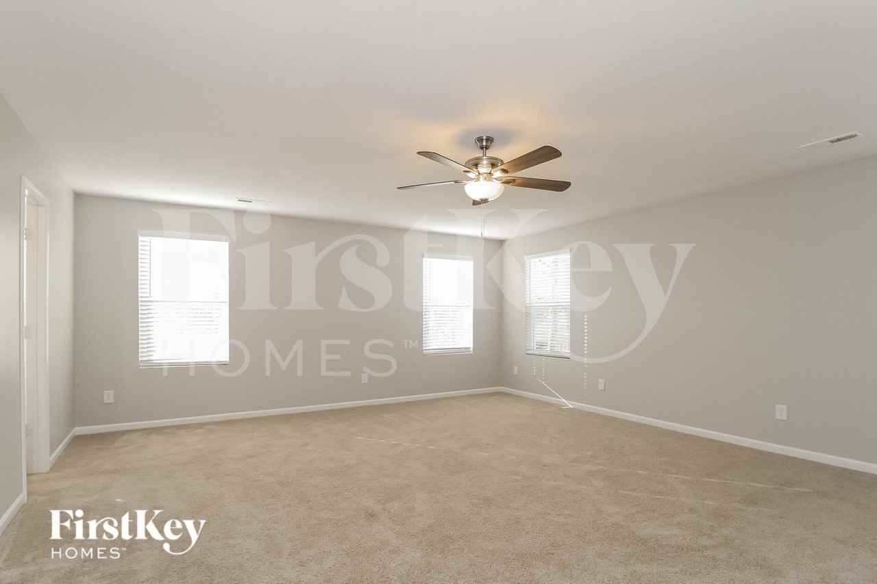 4725 Tuliptree Dr - Photo 7 of 15