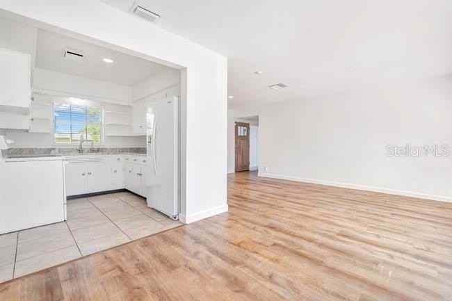 3800 Bobolink Ln - Photo 4 of 28