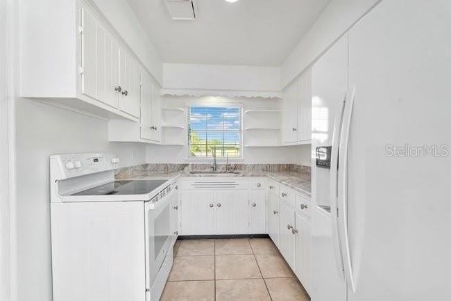 3800 Bobolink Ln - Photo 6 of 28