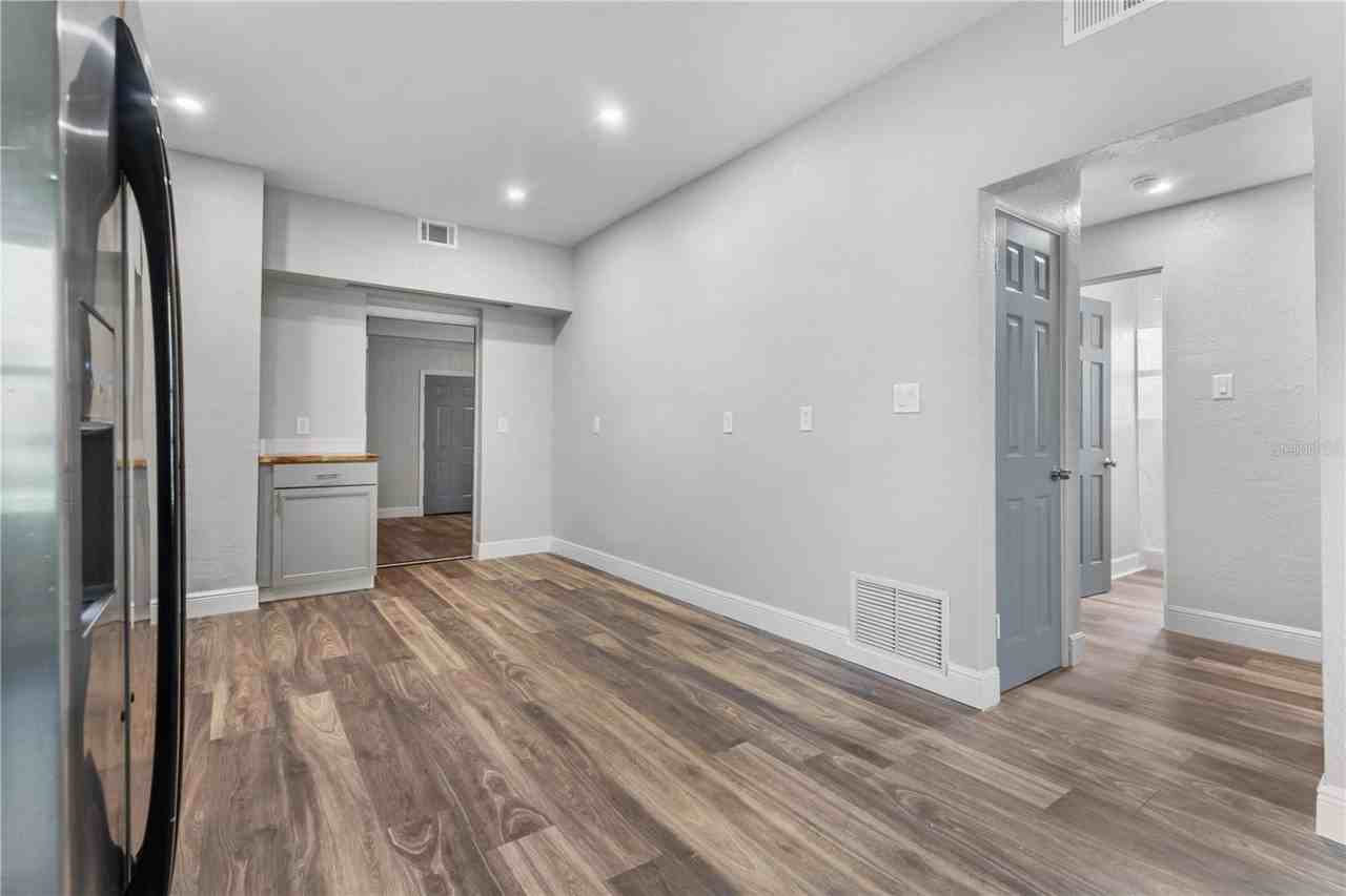 701 N Grandview Ave #B - Photo 7 of 16