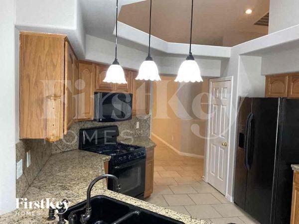 8213 Cedar Mesa Ave - Photo 4 of 15