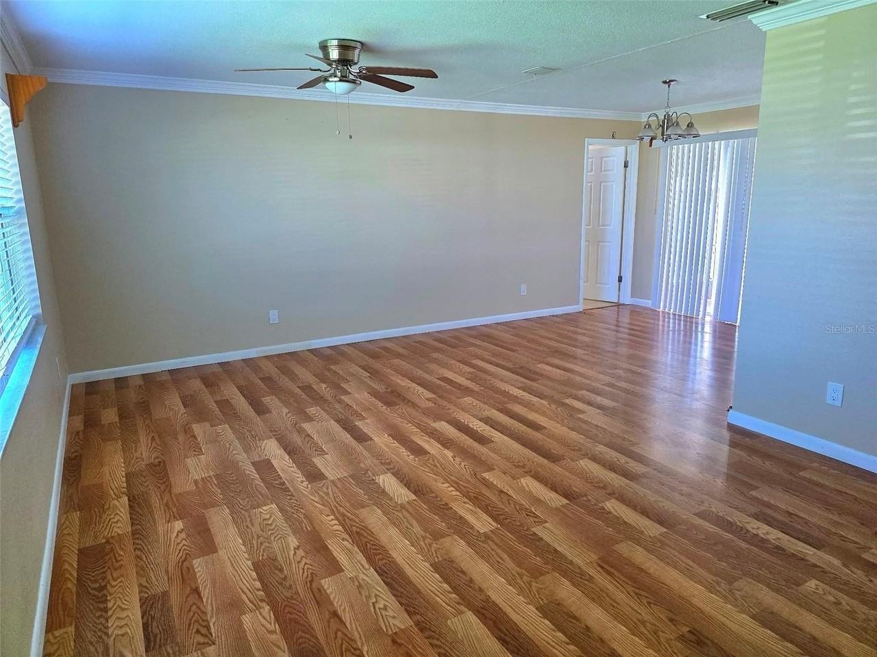 126 Meadowlark Dr - Photo 4 of 20